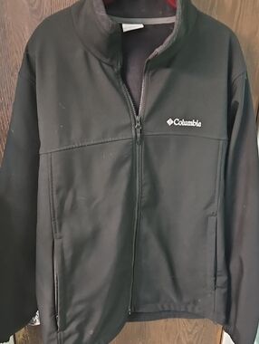 Columbia Black Softshell Full-Zip Jacket